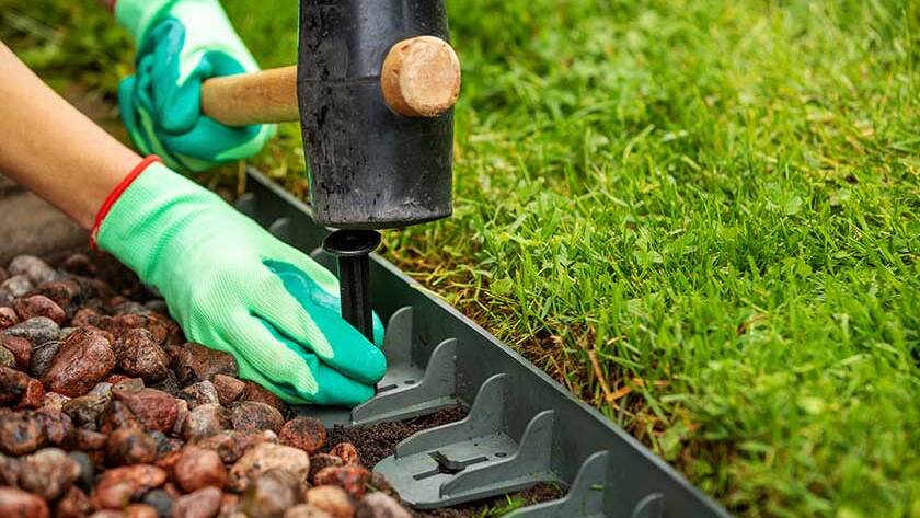 Learn How To Install Plastic Lawn Edging With 15 Steps